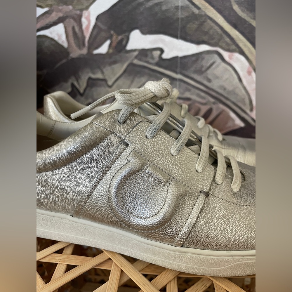 SALVATORE FERRAGAMO Quilted Logo Metallic silver Leather Runners size 10 - Picture 5 of 12